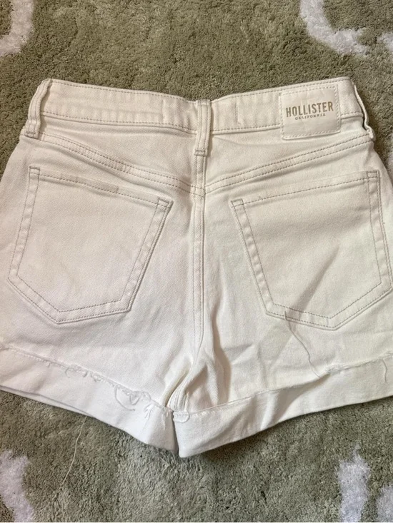 Hollister Cream High-Rise Denim Shorts - Picture 3 of 4